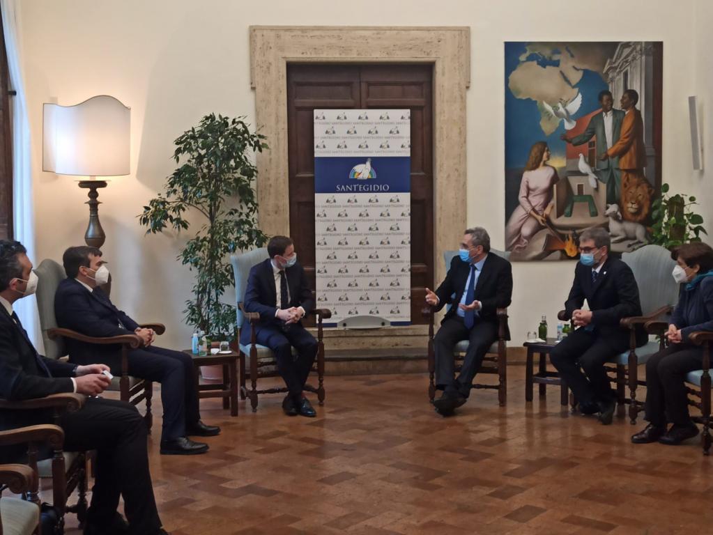 O Secretário de Estado francês para os Assuntos Europeus Clément Beaune com o Ministro Vincenzo Amendola em visita a Sant'Egidio